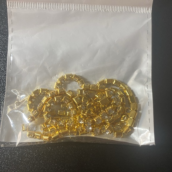 Gold Colored Jewelry (2 necklaces) - Picture 3 of 3